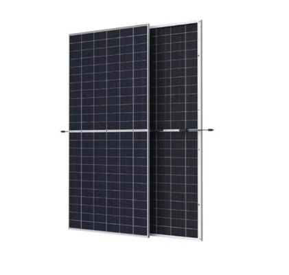 645W 655W 665W Μονοκρυσταλλικό ηλιακό πάνελ μισής κυψέλης τύπου N για φωτοβολταϊκή μονάδα κατά την ανατολή του ήλιου